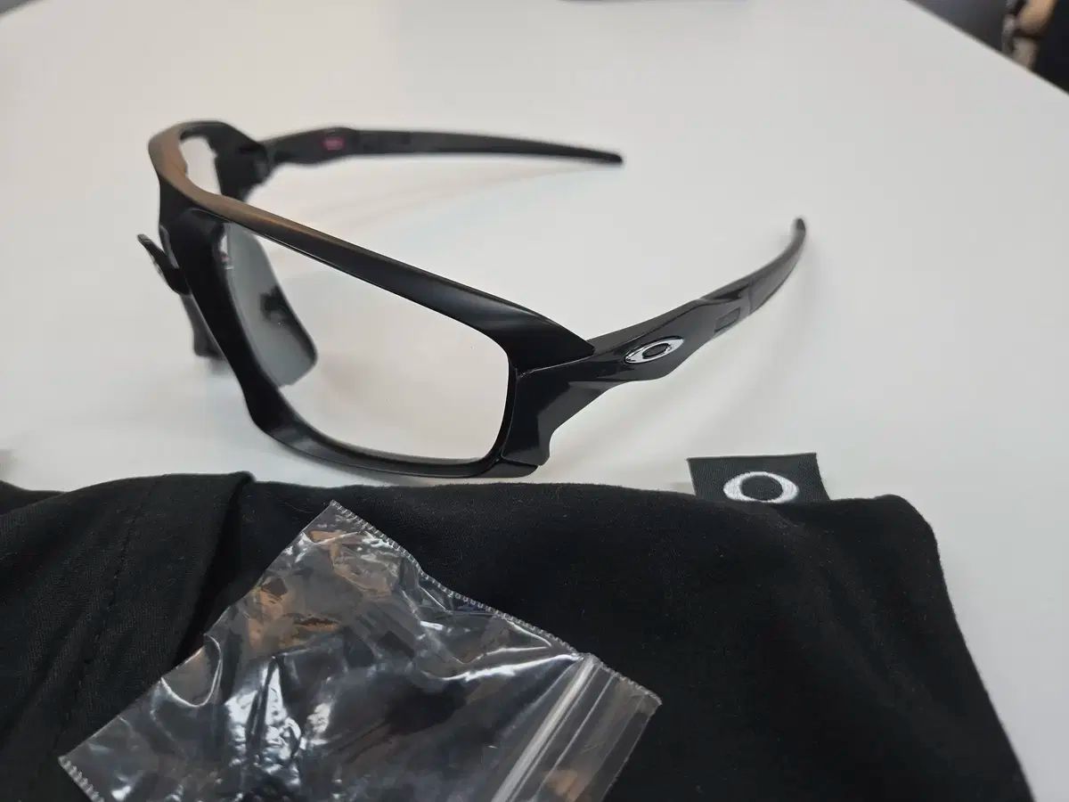  テスト オークリー フィールドジャケット 変色 レンズ サングラス 小物