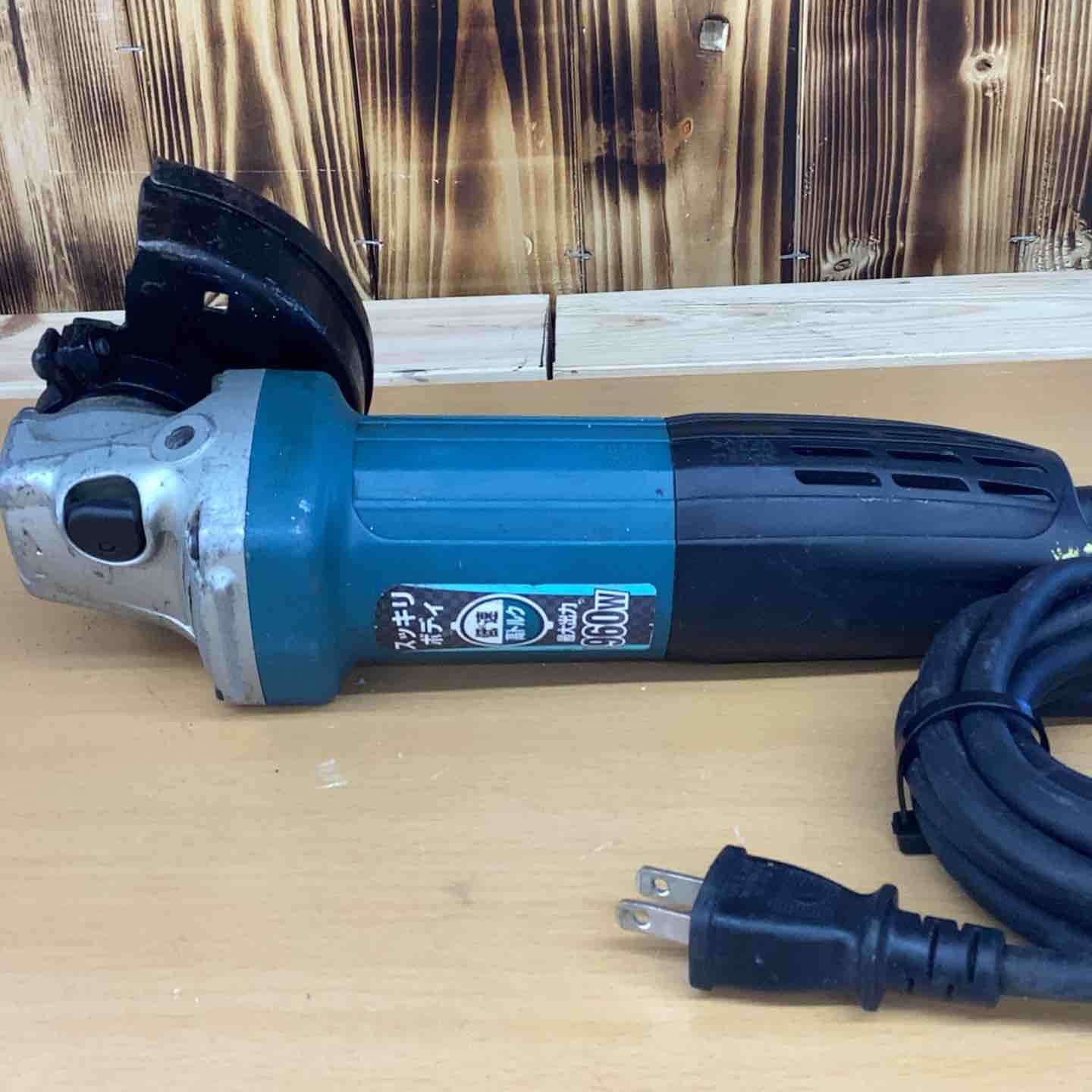  マキタ makita 100 mmディスクグラインダ GA 4032 DIY 鉄筋 アングル材 仕上げ磨き 建築 石材 加工 コンクリート ブロック レンガ タイル 研磨 ガラス 断面磨き グラインダー 研磨機
