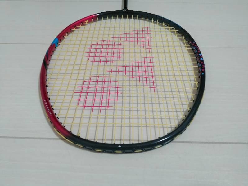 スマッシュ バドミントンラケット