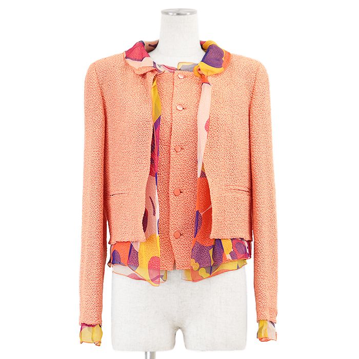 CHANEL シャネル アンサンブル 00T P15635 ツイード ショートレングス ジャケット ベスト ノースリーブ トップス オープンフロント COCOマーク ボタン シルクシフォン ライニング セットアップ レディース 40 ピーチオレンジ 仏製