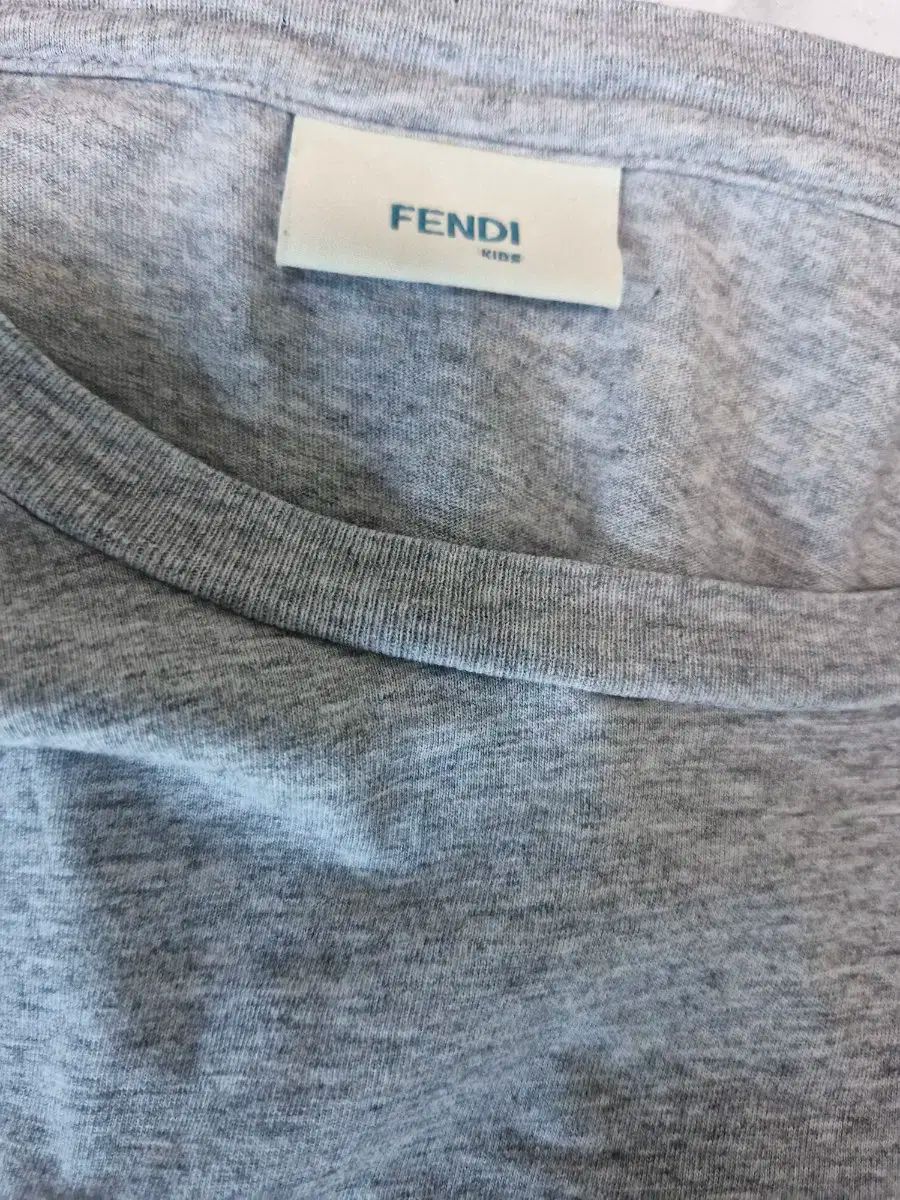  FENDI フェンディ キッズ半袖 Tシャツ トップス