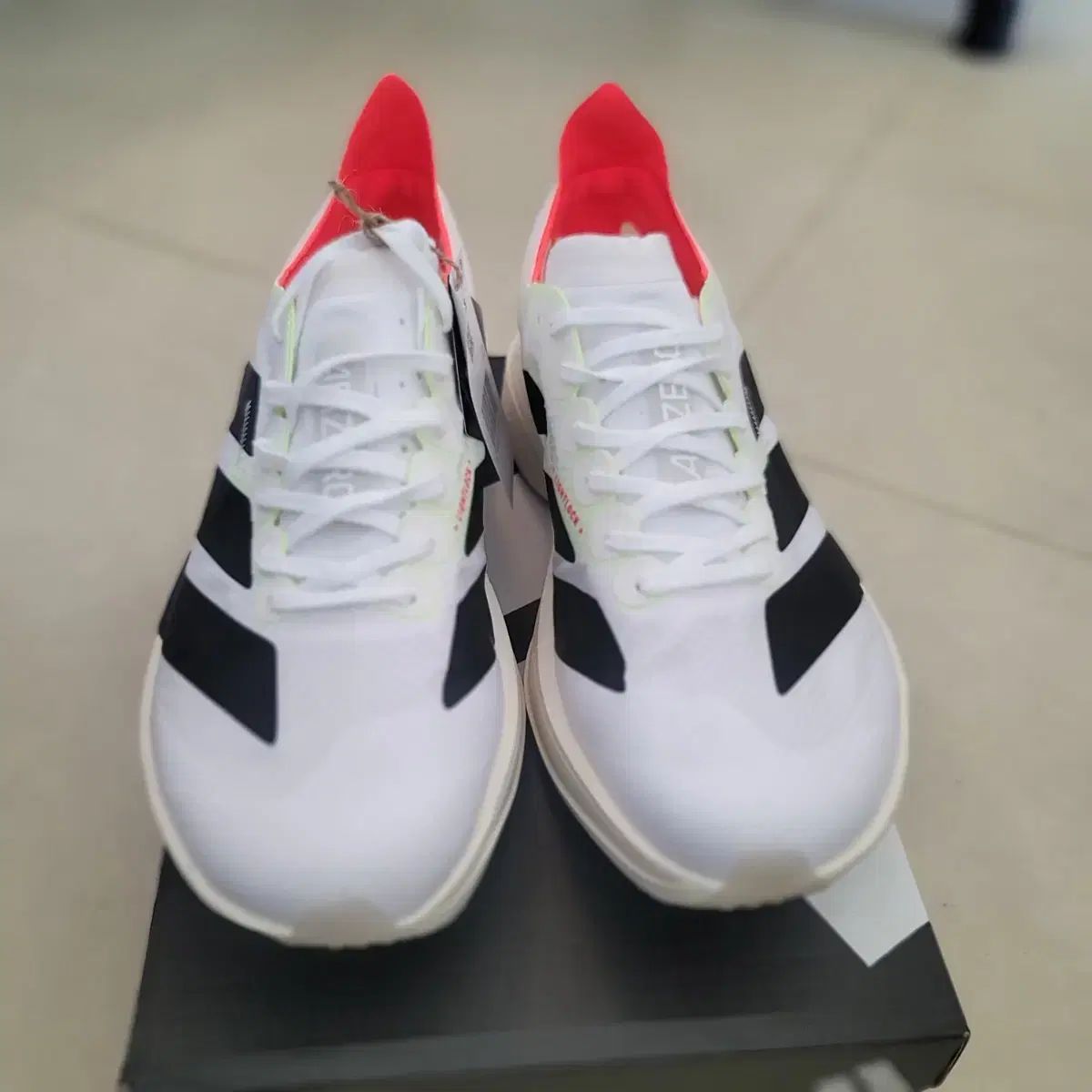 アディダス アディゼロ アディオス プロ 4 ランニングシューズです- サイズ 275mm