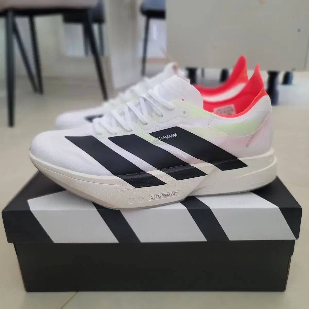 アディダス アディゼロ アディオス プロ 4 ランニングシューズです- サイズ 275mm