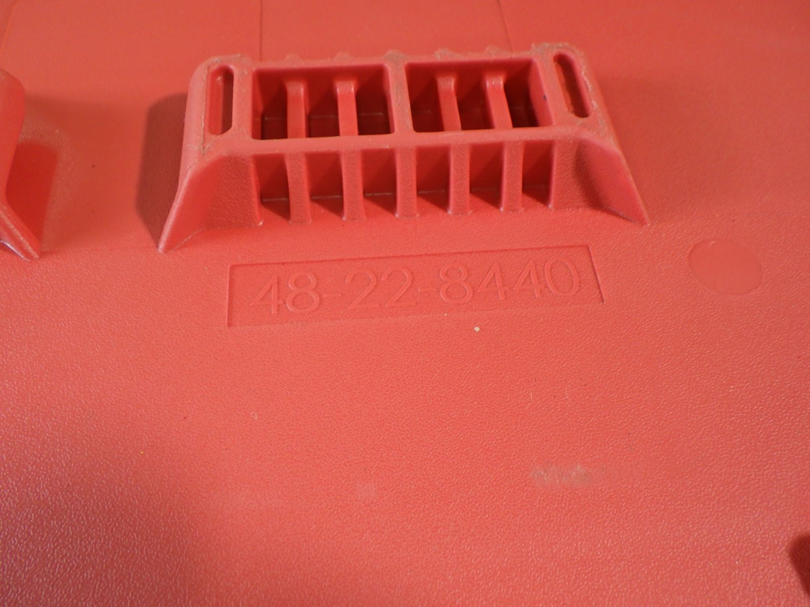  工具や資材を収納 運搬するために Milwaukee 48-22-8440 Packout Crate 品 その他 金物 部品