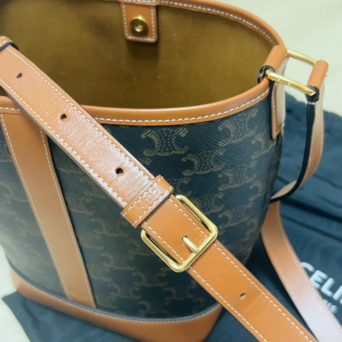 セリーヌ バケットバッグ