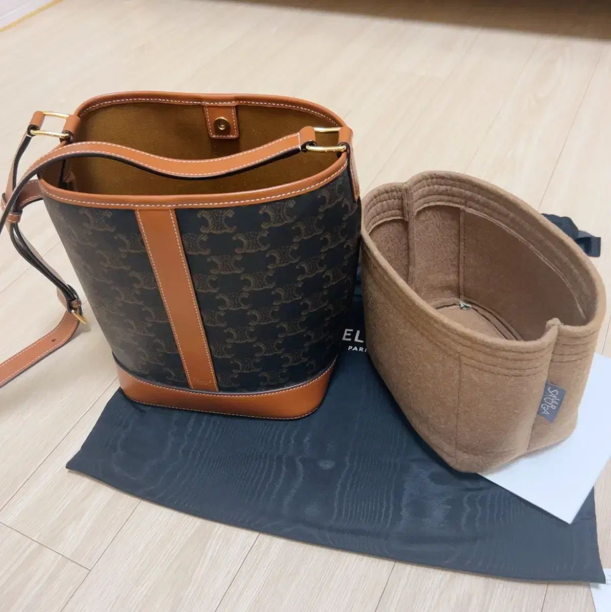 セリーヌ バケットバッグ