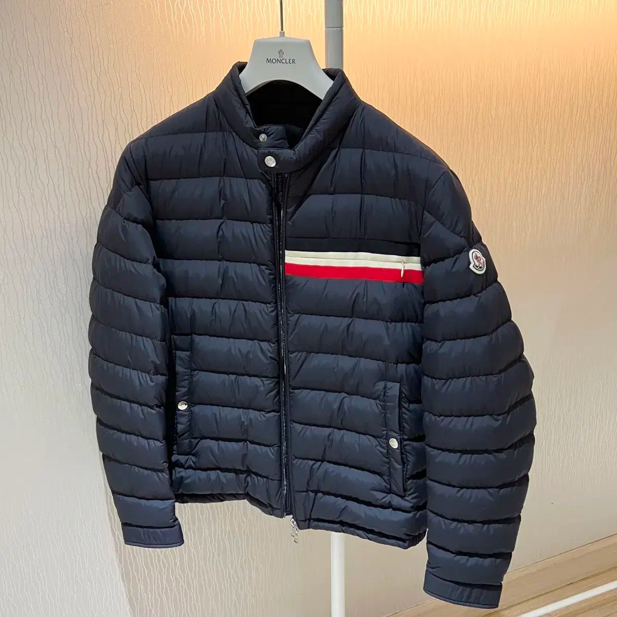 S+級/正規品 MONCLER モンクレール YERES メンズ ロゴ ワッペン ダウン