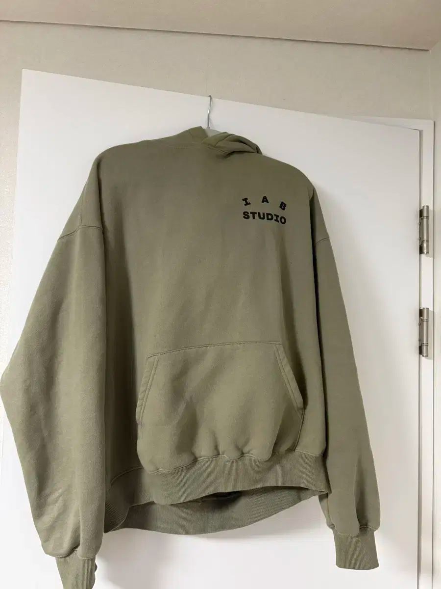 IAB STUDIO WHO Tシャツ カーキ L