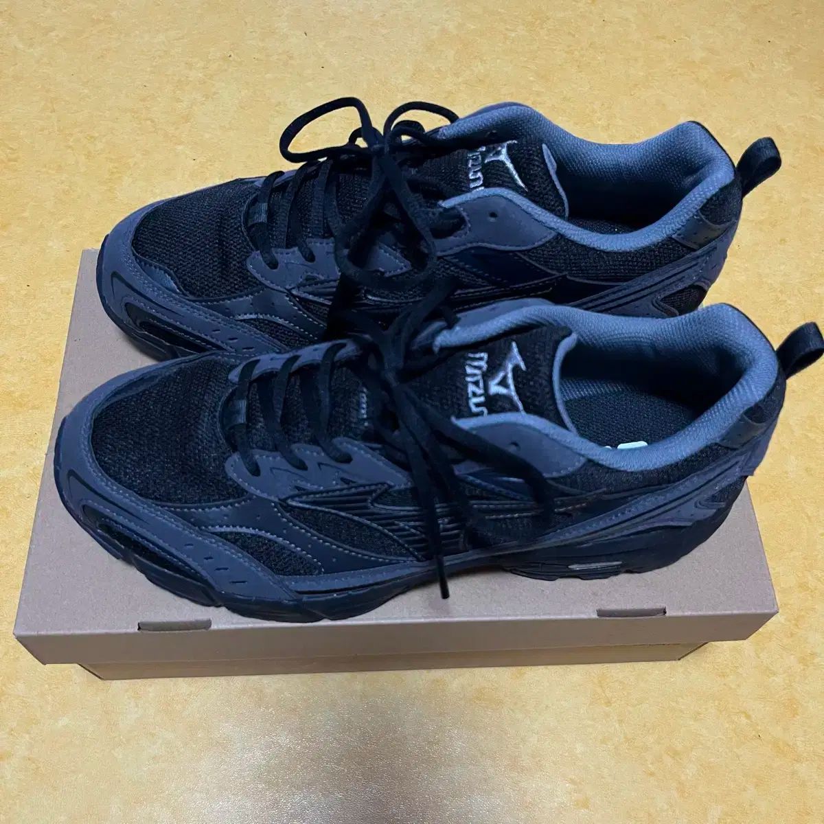 ミズノ MXR ブラック 270サイズ 1回着