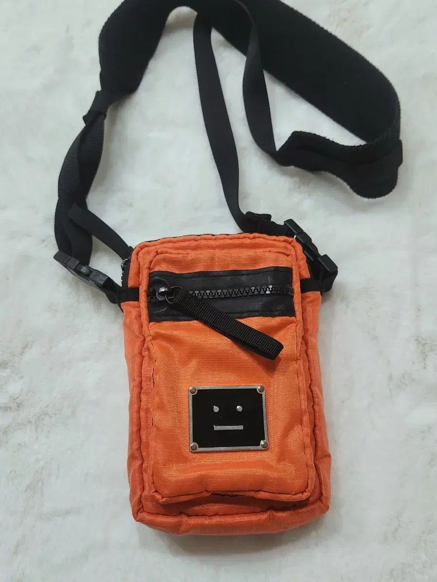 アクネストゥディオズ イモジ ミニ クロスバック