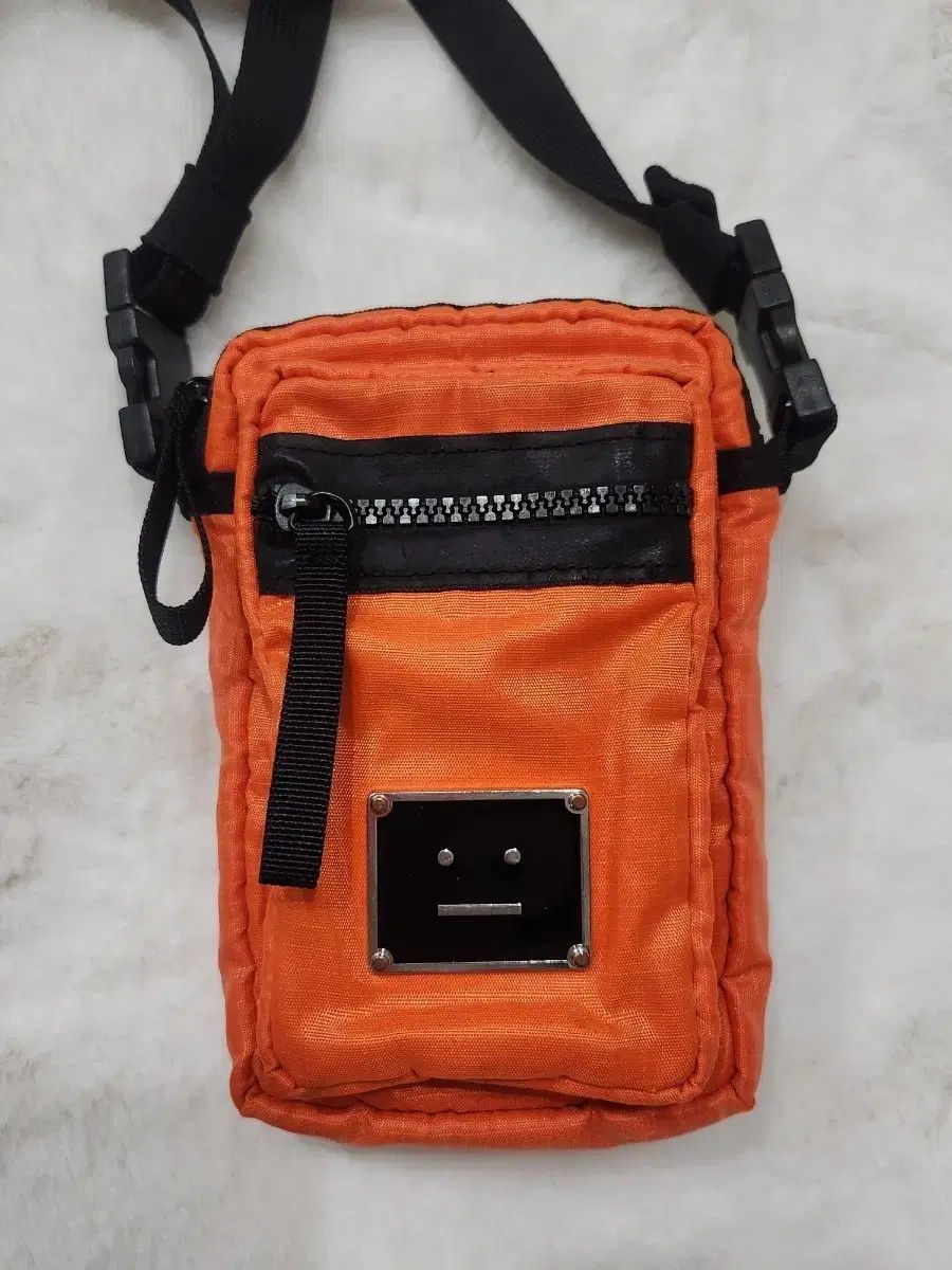 アクネストゥディオズ イモジ ミニ クロスバック