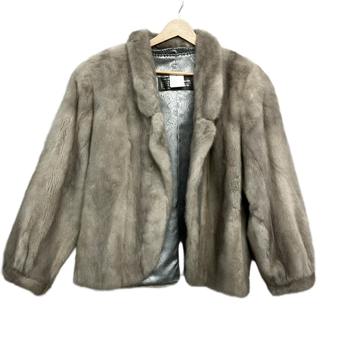 SAGA MINK サガミンク コート サイズF レディース - グレーベージュ 毛皮 長袖 肩パッド 冬 ミンク