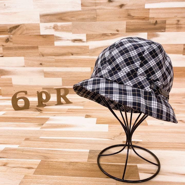 バーバリーブルーレーベル ノバチェック プレート ロゴ ハット 総柄 黒×白