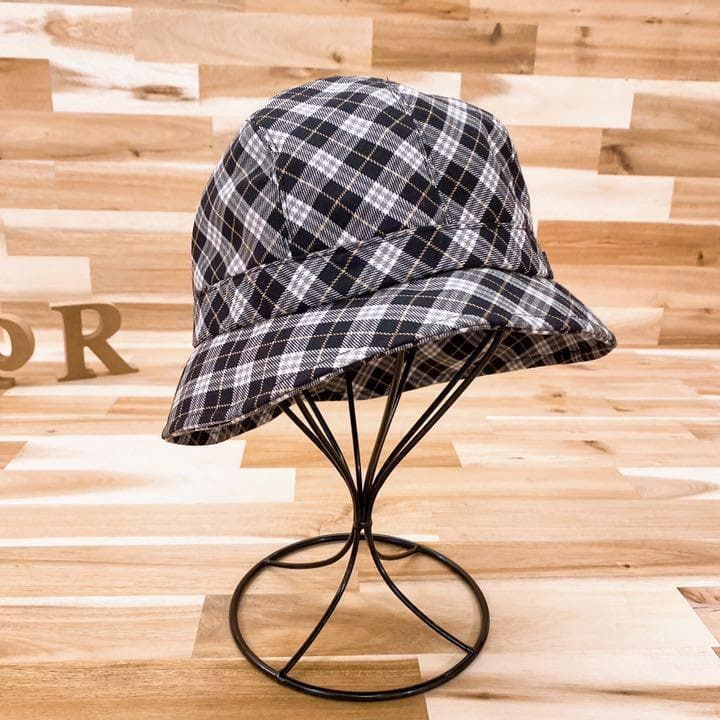 バーバリーブルーレーベル ノバチェック プレート ロゴ ハット 総柄 黒×白