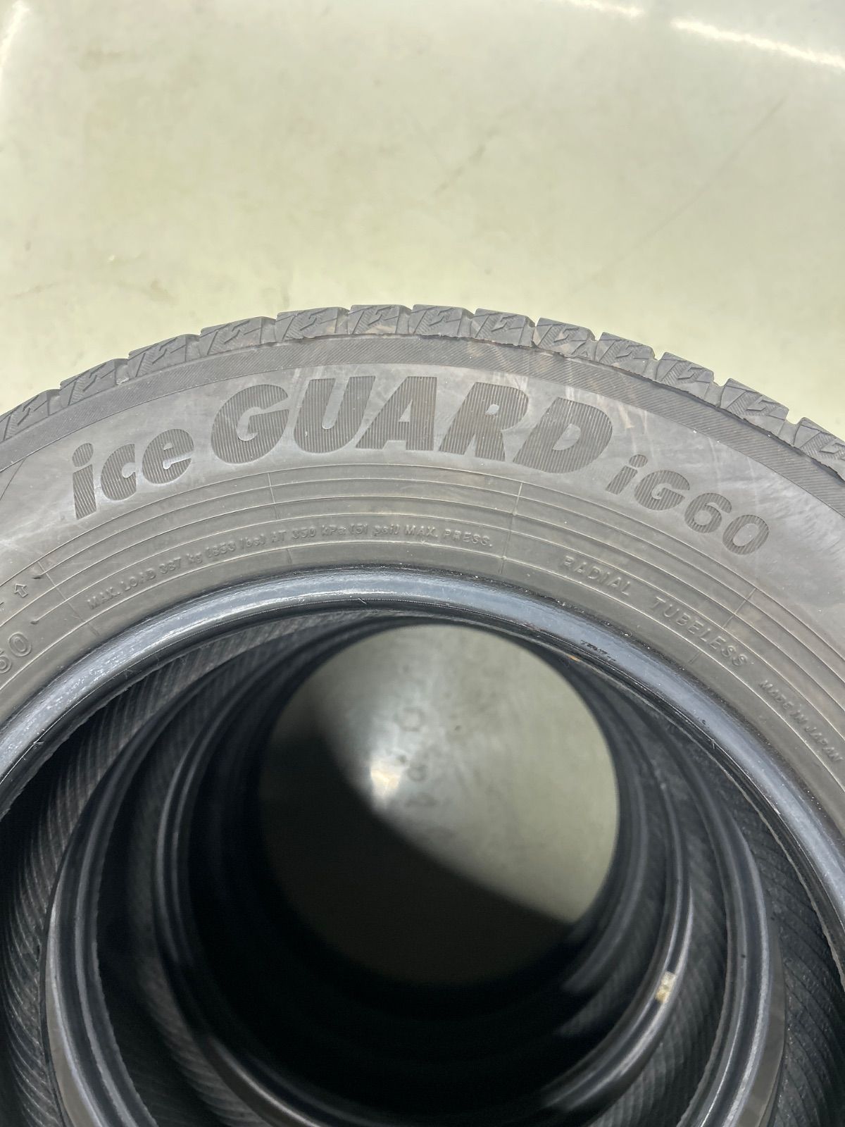 スタッドレスタイヤ