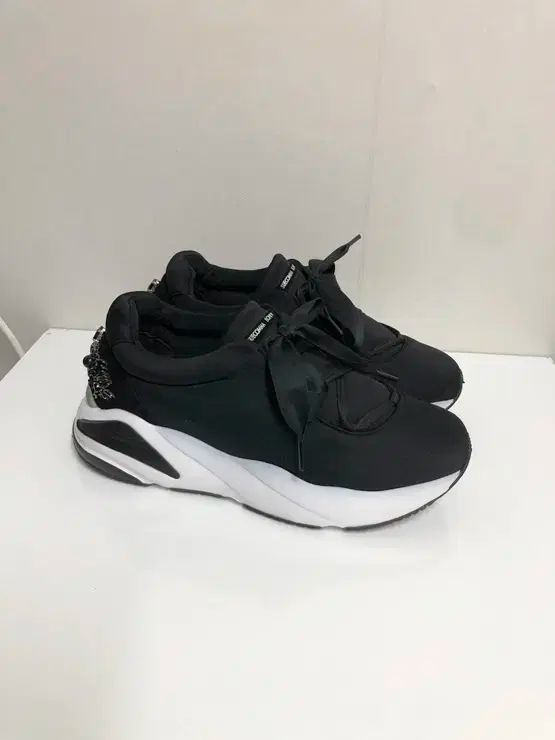 シューコンマボニー ローブレン ジュエルスニーカー