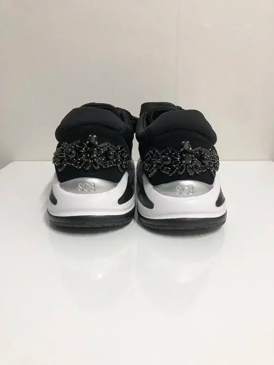 ジュエルスニーカー