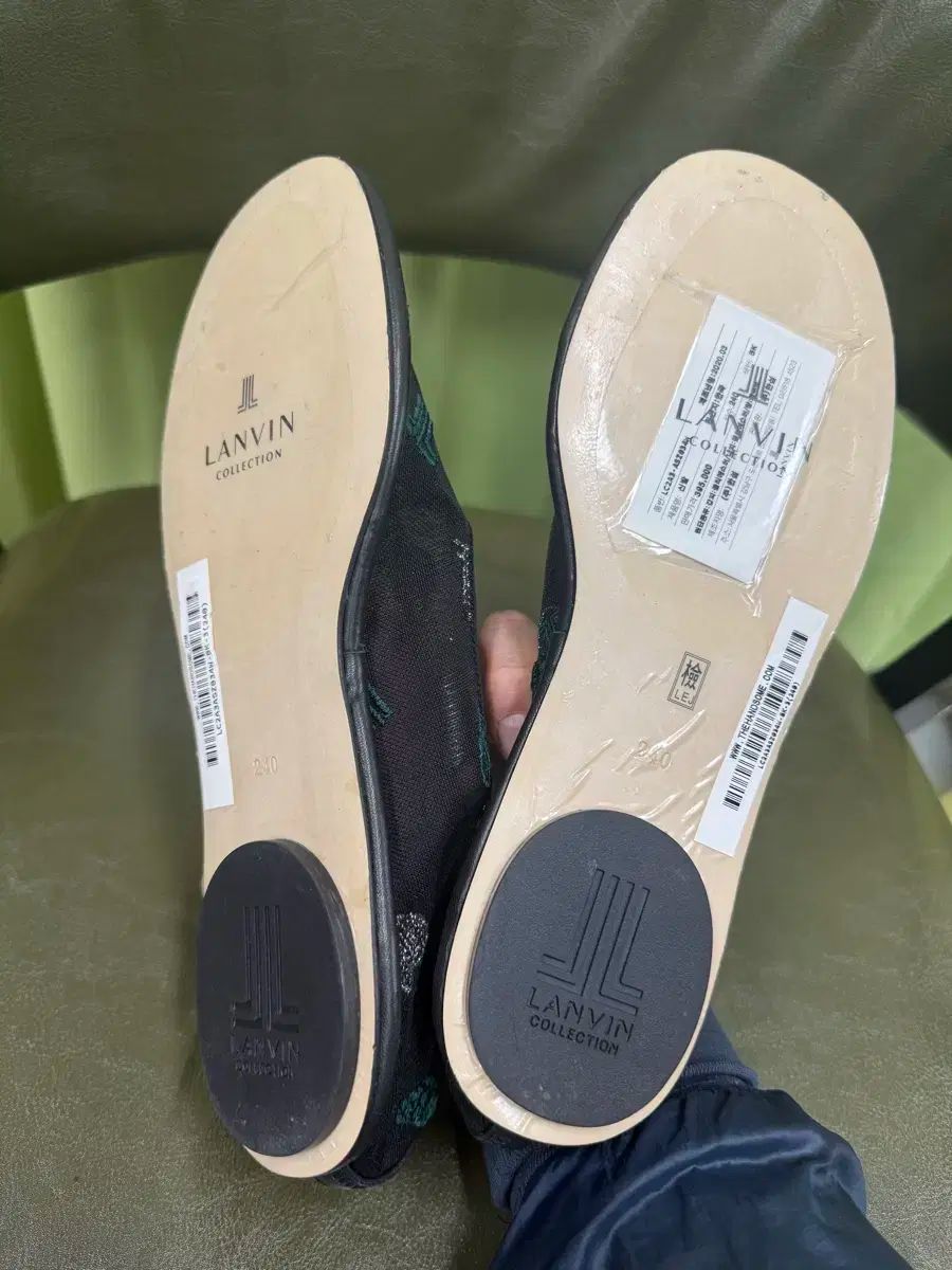 フラットシューズ