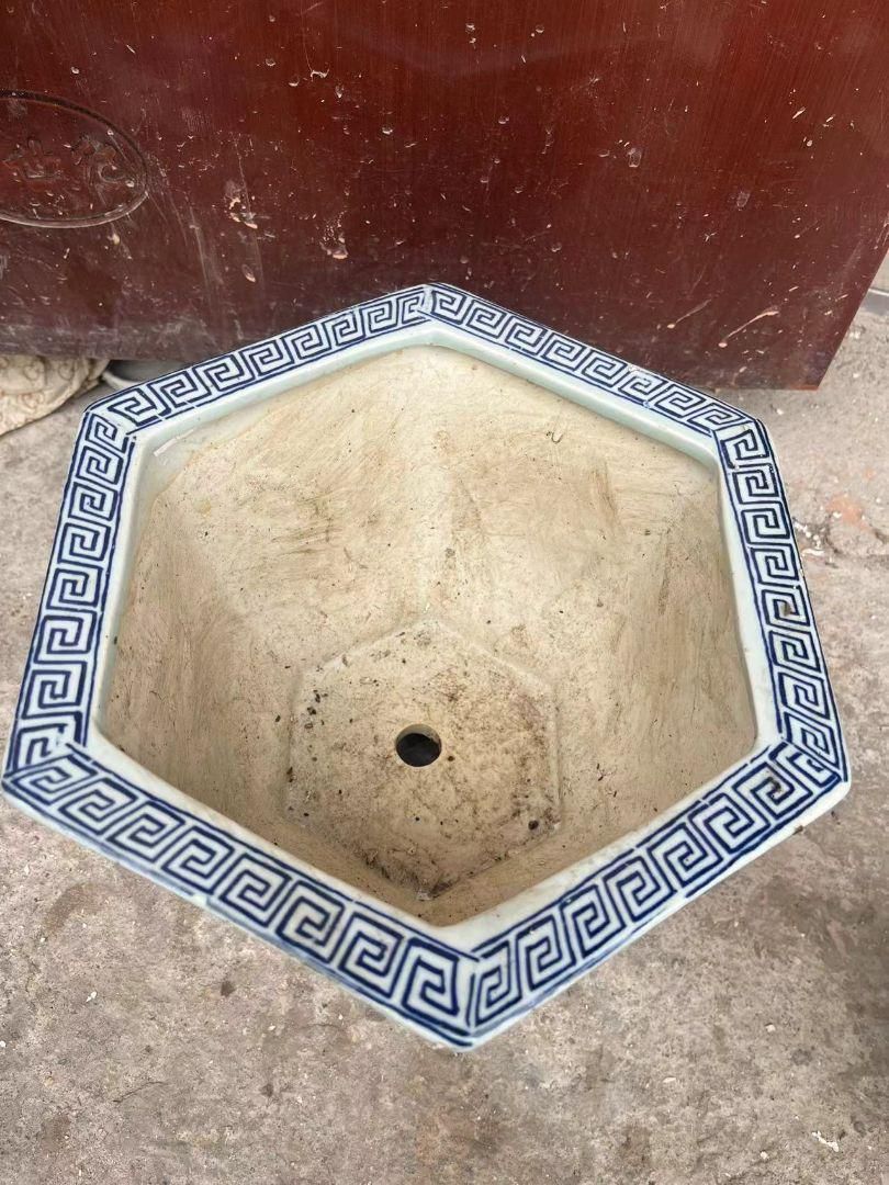 青花纏枝蓮六方鉢盆栽 工芸品 美術品 置物 青花纏枝蓮六方鉢盆栽 工芸品 美術品 置物 - メルカリ