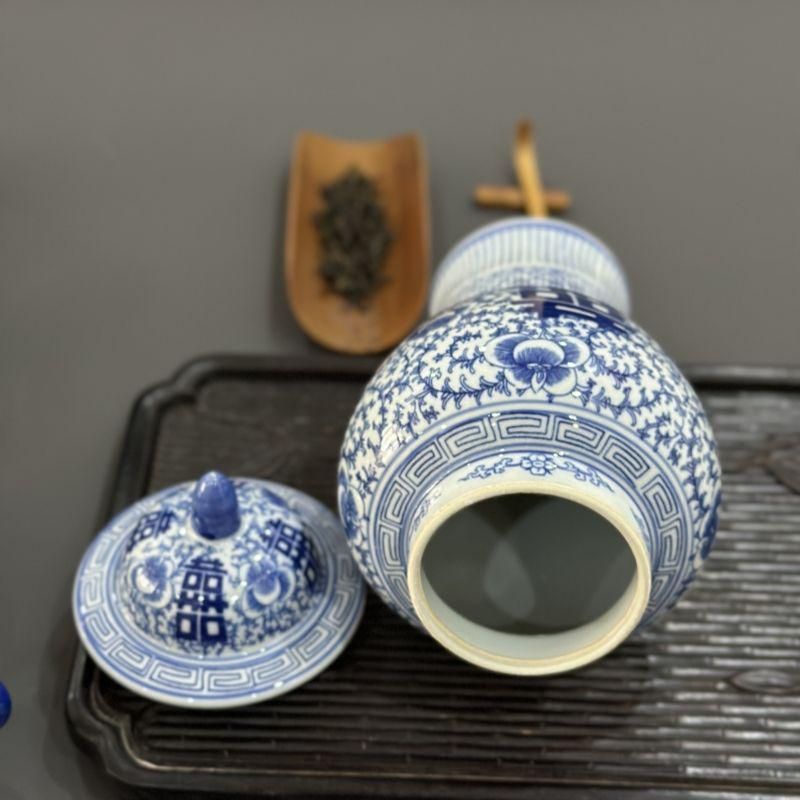 景徳鎮 青花 下彩磁器 将軍壺 装飾品 工芸品 美術品 置物 - メルカリ