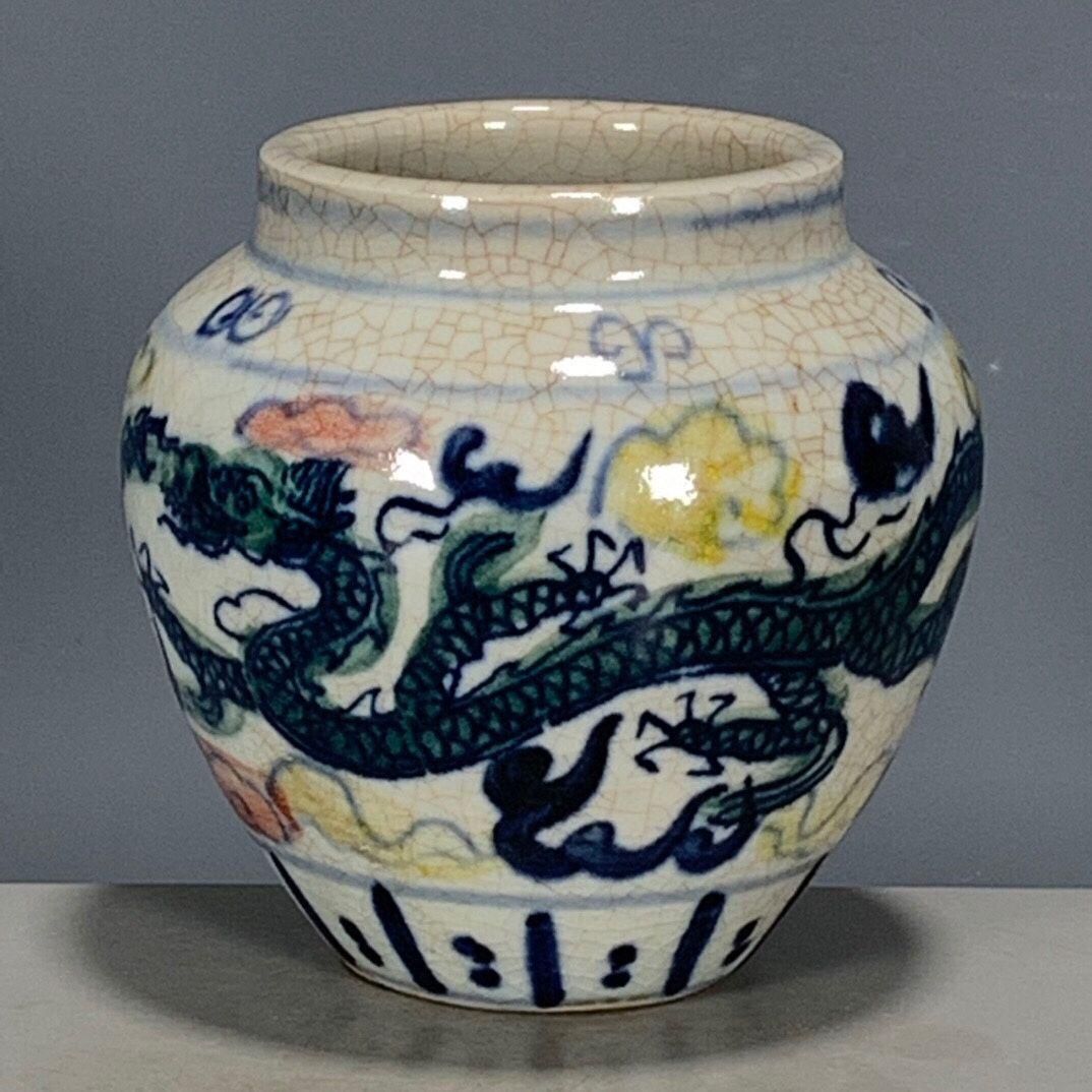 明青花五彩龍紋缶  景徳鎮 陶磁器 装飾品 現代工芸品 美術品 置物 明青花五彩龍紋缶 景徳鎮 陶磁器 装飾品 現代工芸品 美術品 置物