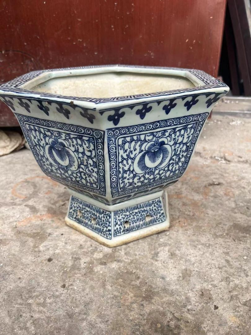 青花纏枝蓮六方鉢盆栽 工芸品 美術品 置物 - メルカリ