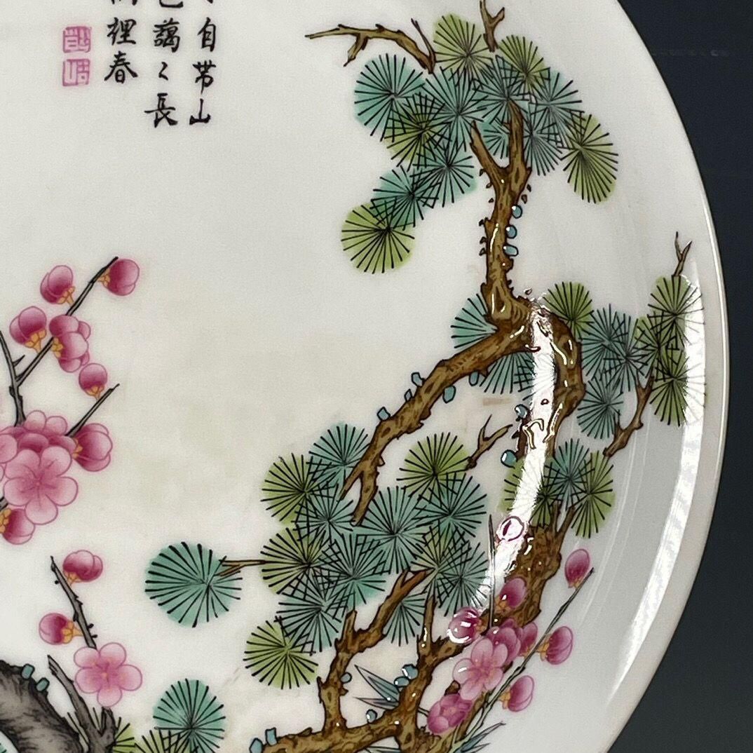 パステル梅花紋の賞盤 景徳鎮 陶磁器 装飾品 現代工芸品 美術品 置物