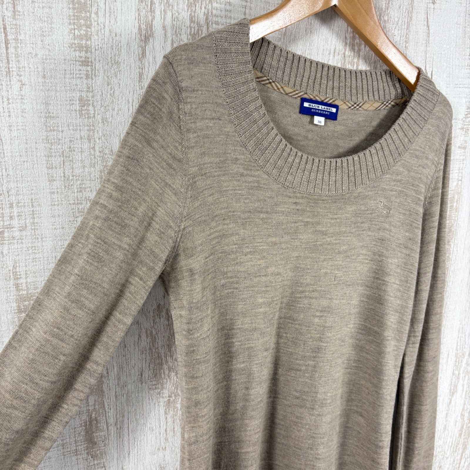 BURBERRY バーバリー ブルーレーベル　ベージュ　ロゴ刺繍　ニット BURBERRY BLUE LABEL バーバリーブルーレーベル ホースロゴ刺繍 ノバ