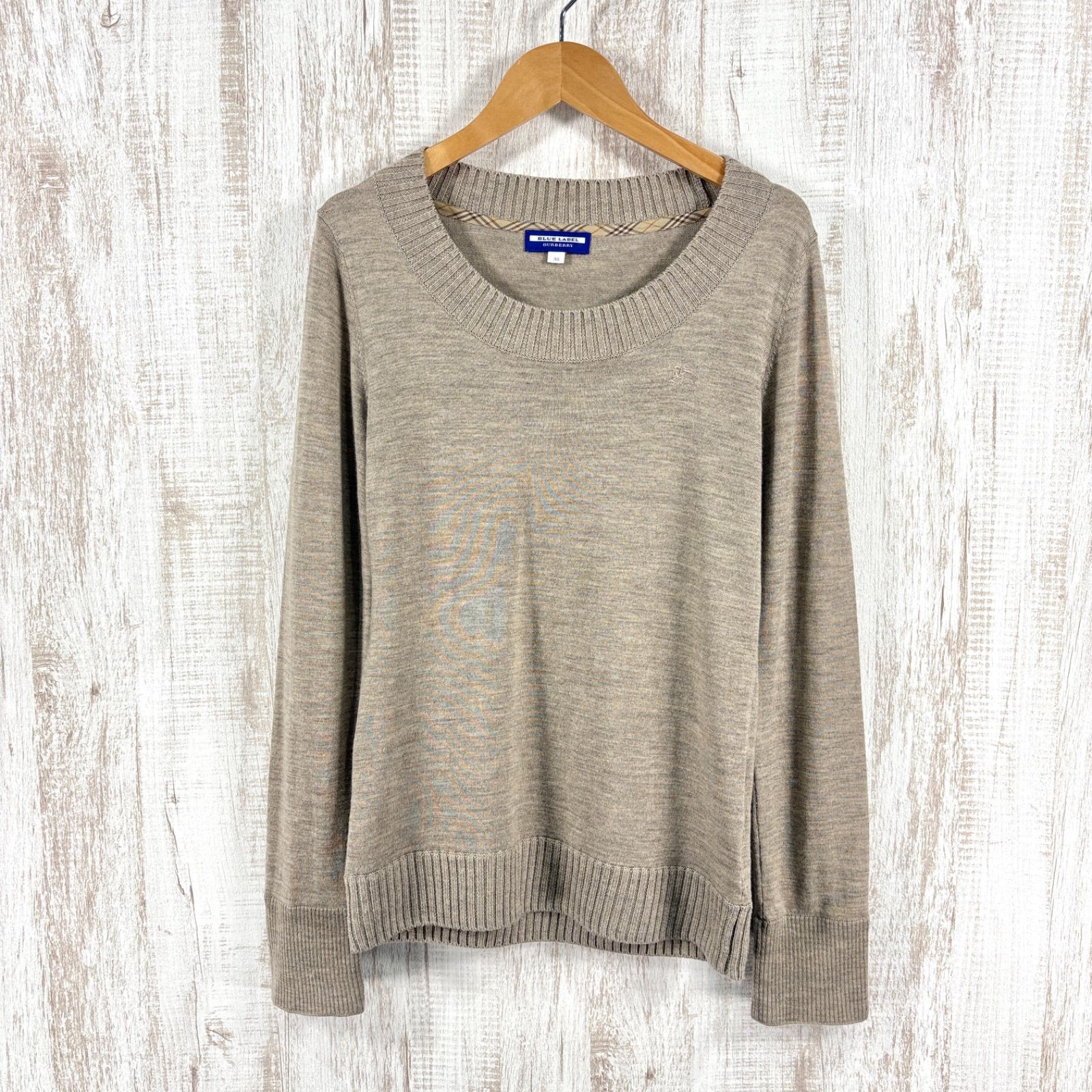 BURBERRY バーバリー ブルーレーベル　ベージュ　ロゴ刺繍　ニット BURBERRY BLUE LABEL バーバリーブルーレーベル ホースロゴ刺繍 ノバ