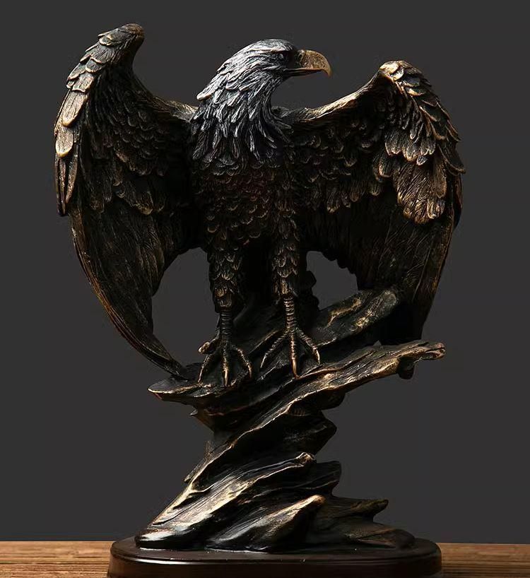 大鵬は羽を広げて鷹 置物