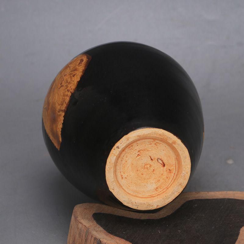 宋吉州窯黒釉葉子紋梅瓶  景徳鎮 陶磁器 装飾品 現代工芸品 美術品 置物 宋吉州窯黒釉葉子紋梅瓶 景徳鎮 陶磁器 装飾品 現代工芸品 美術品 置物