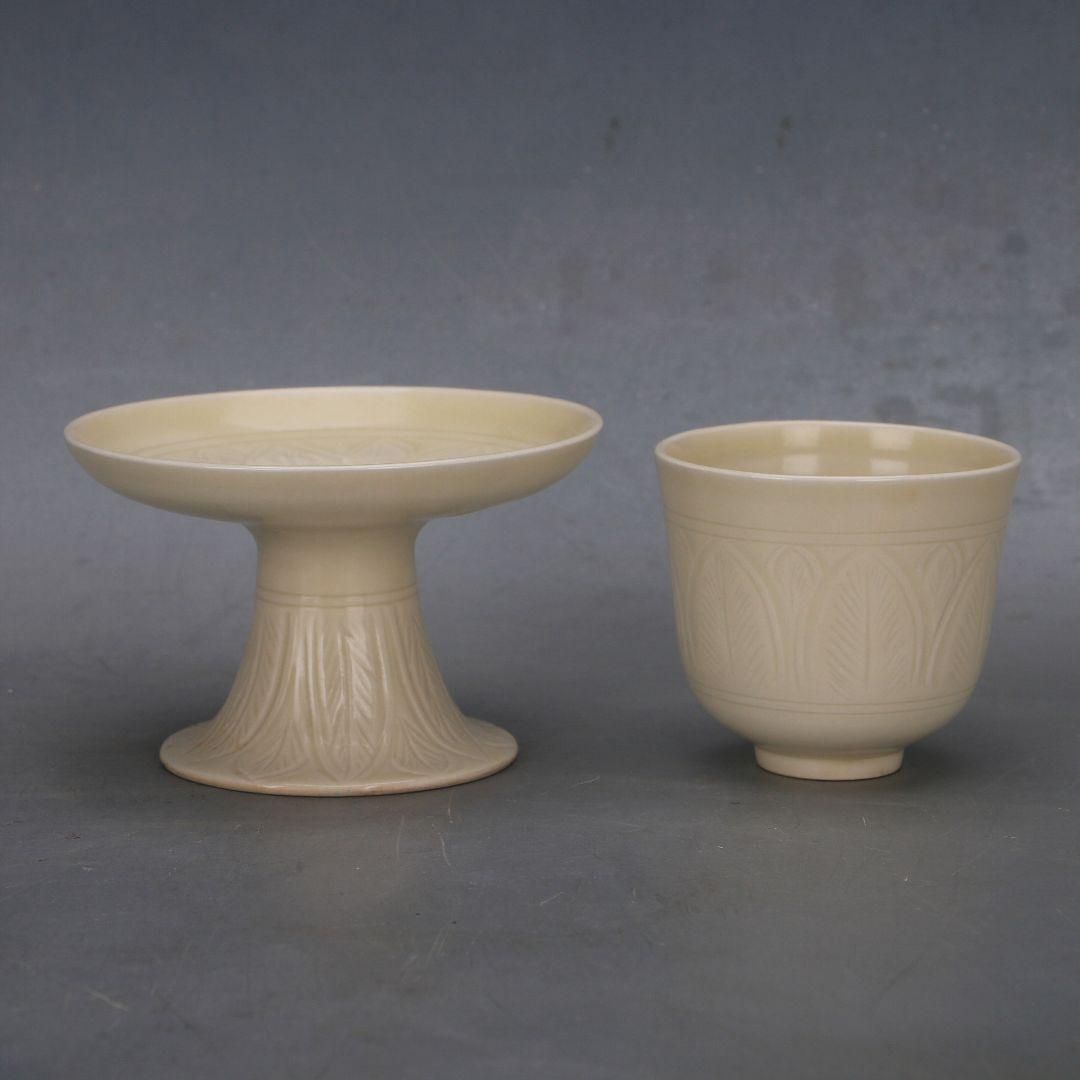 宋定窯暗刻纏枝花卉高足杯  景徳鎮 陶磁器 装飾品 工芸品 美術品 置物 宋定窯暗刻纏枝花卉高足杯 景徳鎮 陶磁器 装飾品 工芸品 美術品 置物