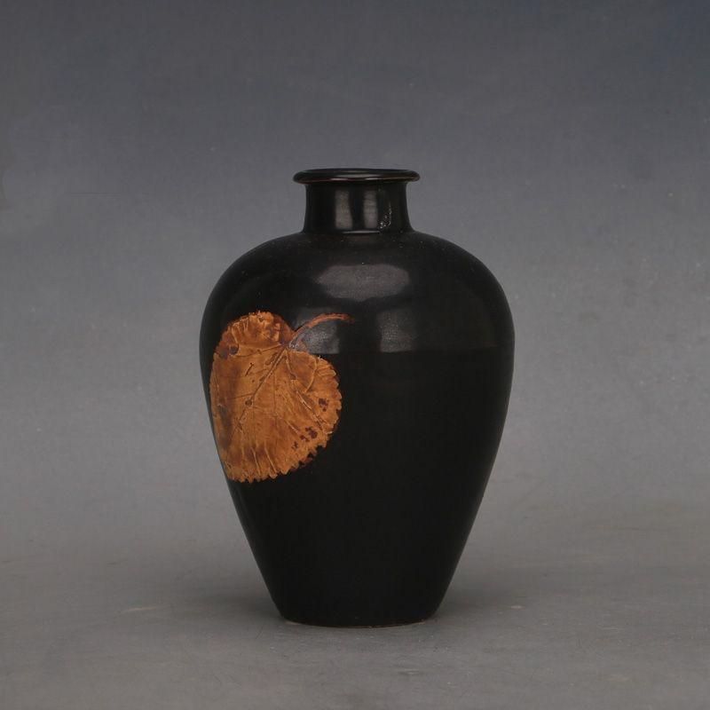 宋吉州窯黒釉葉子紋梅瓶 景徳鎮 陶磁器 装飾品 現代工芸品 美術品 置物