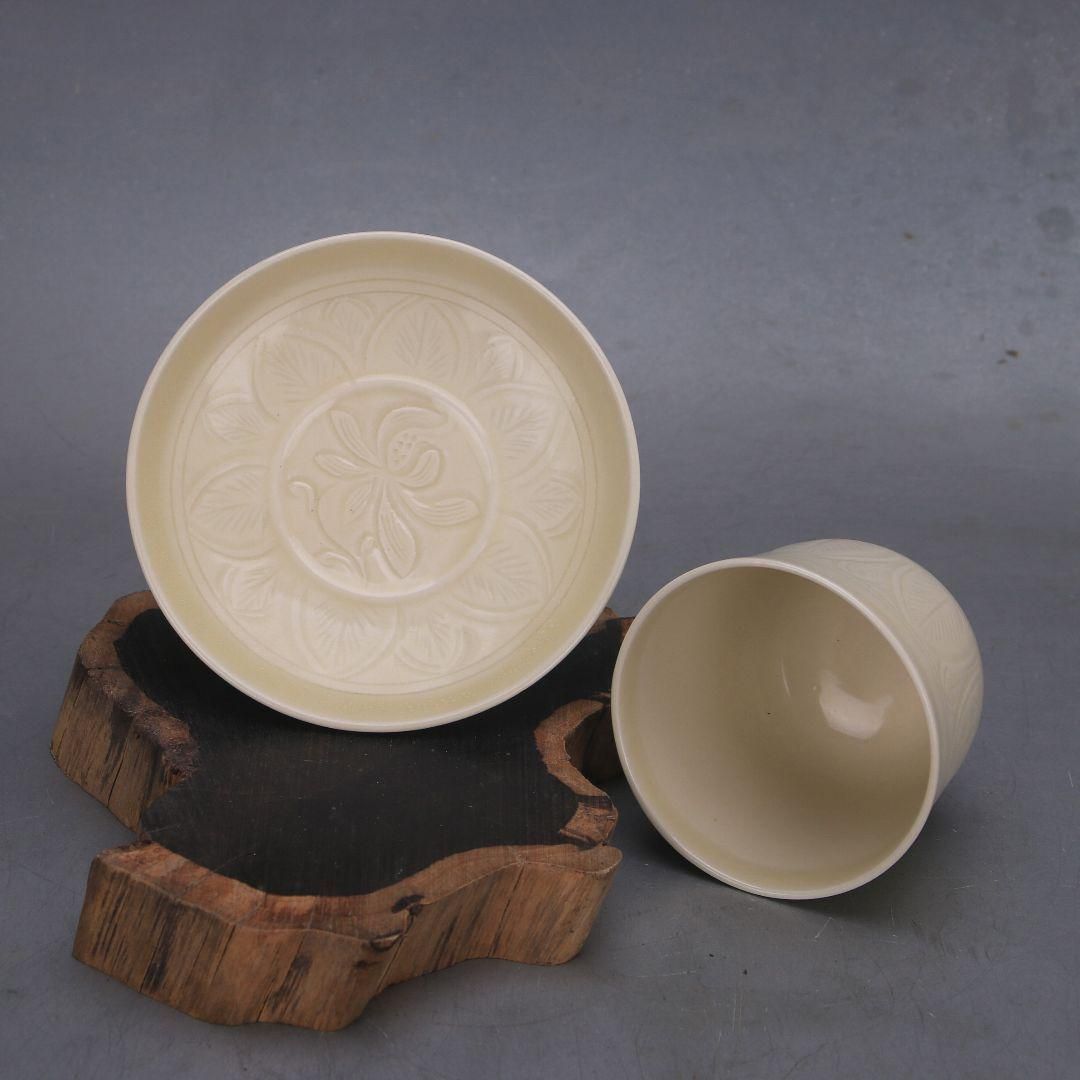 宋定窯暗刻纏枝花卉高足杯 景徳鎮 陶磁器 装飾品 工芸品 美術品 置物