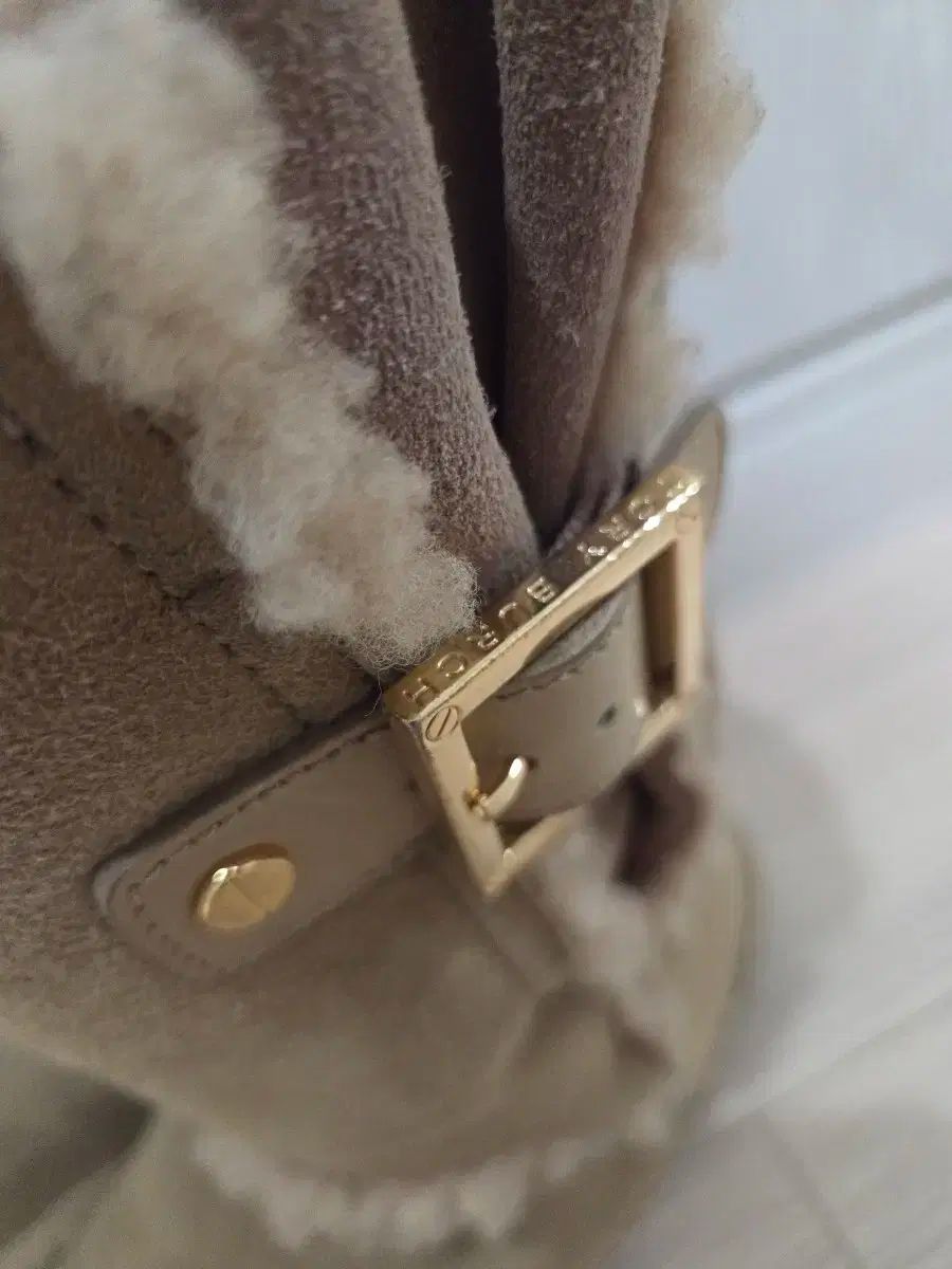 トリーバーチ シープスキン アグ ブーツ ベージュ 225 mm 小さい230