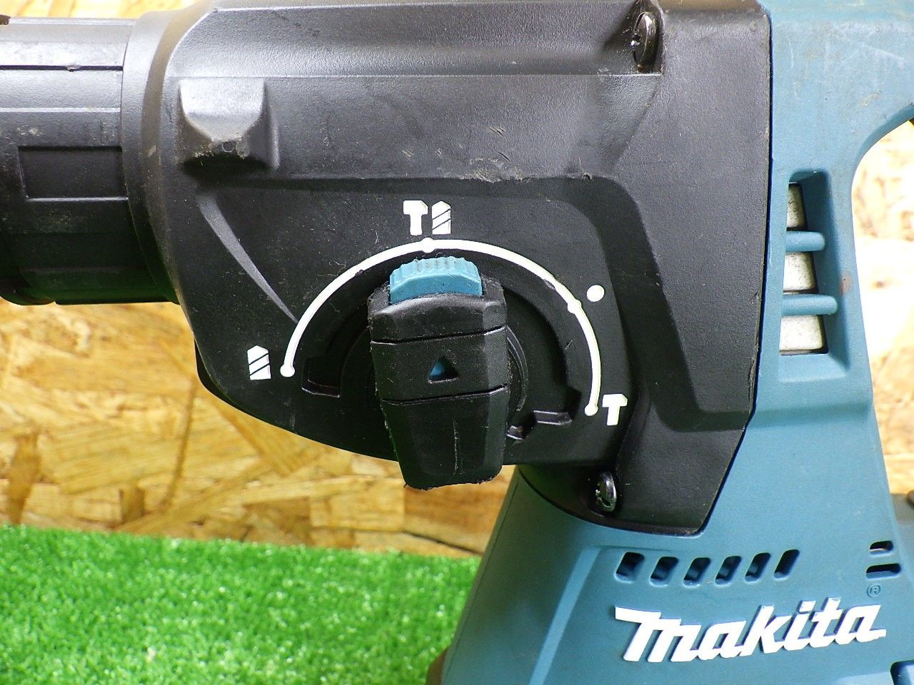 切替つまみ固い マキタ makita HR244D ハンマドリル 充電式 本体 訳アリ 品