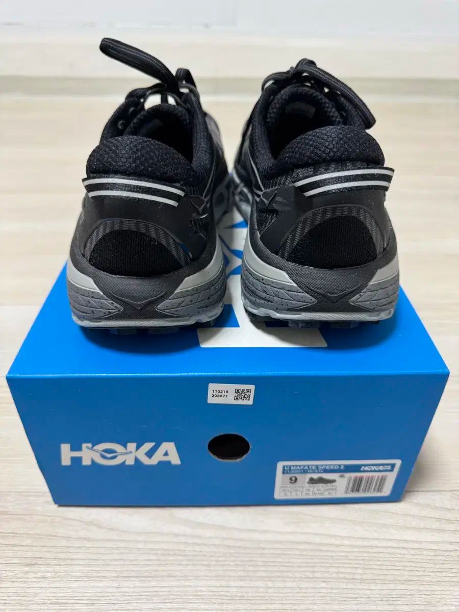 ホカオネオネ 麻