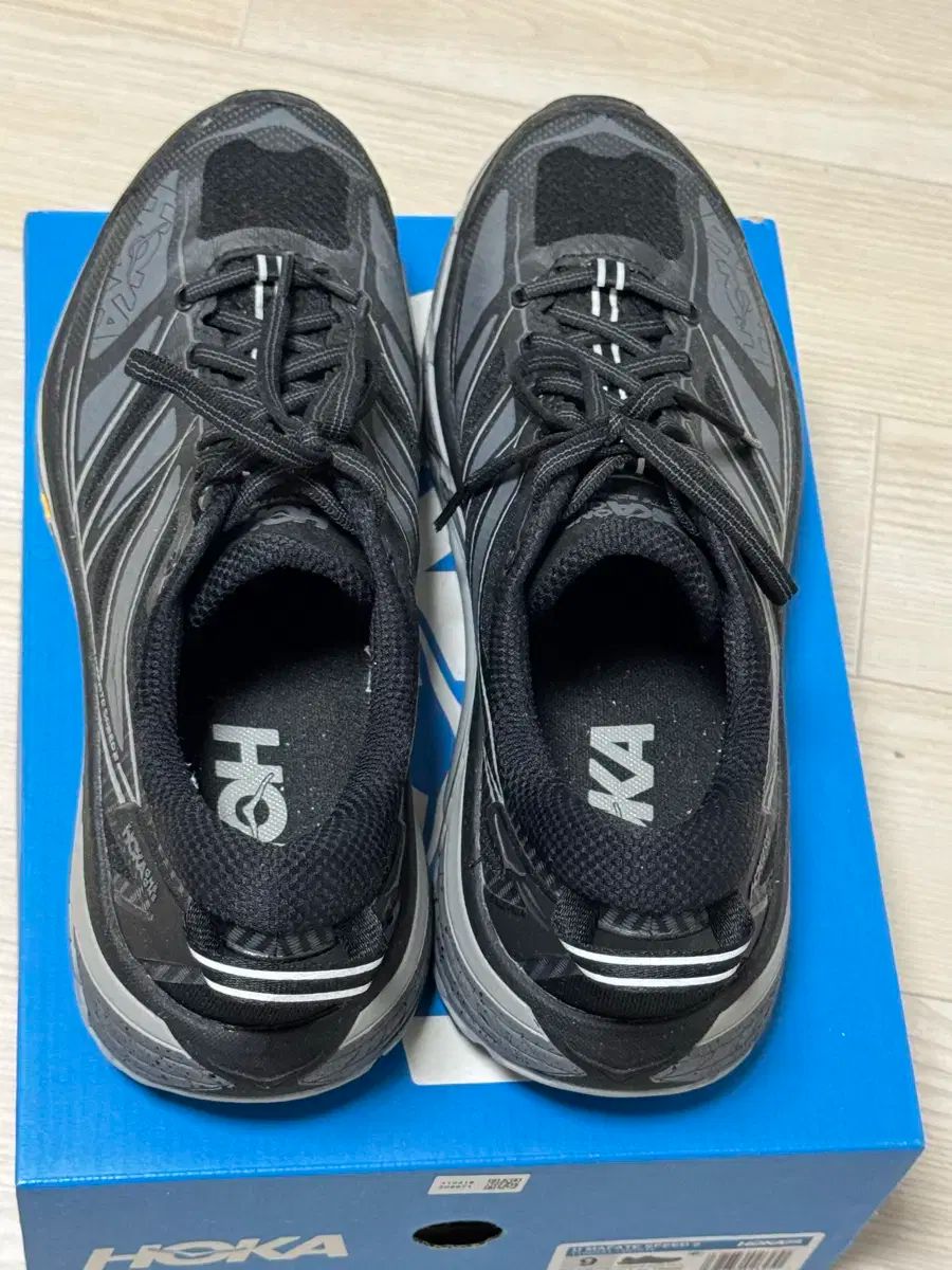 ホカオネオネ 麻