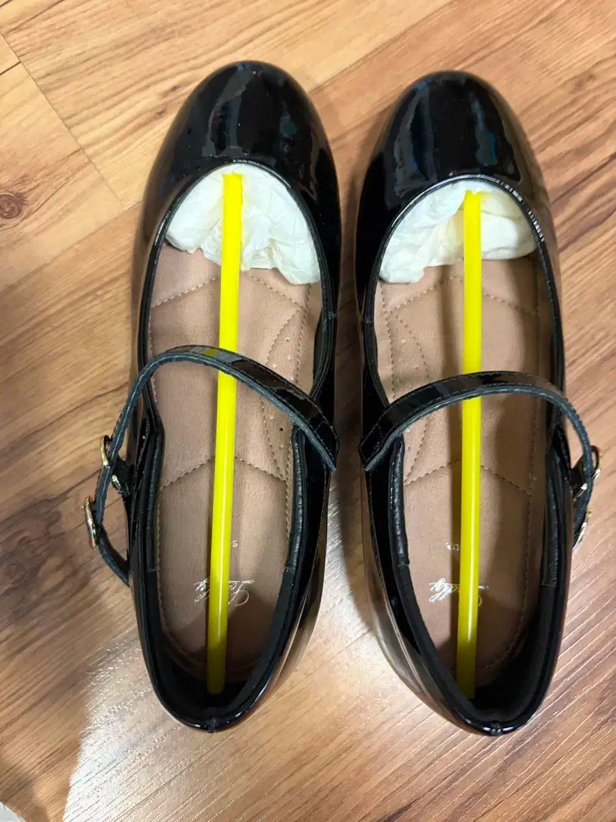 ソーダ エナメル メリージェーン 靴 ブラック フラットシューズ