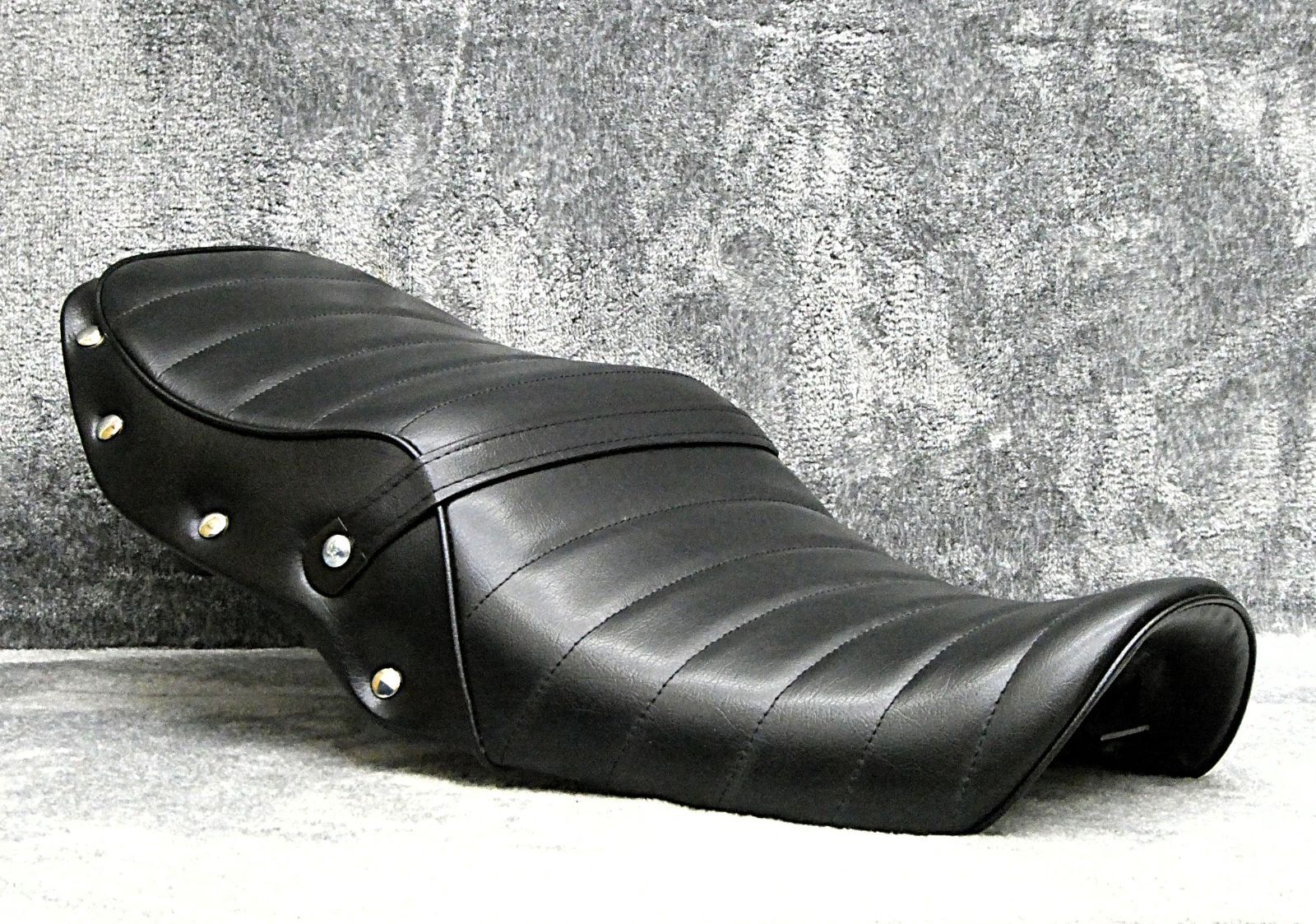 GSX400インパルス 前期 鋲打ち 黒皮 タックロールシート/ GK79A ～95年