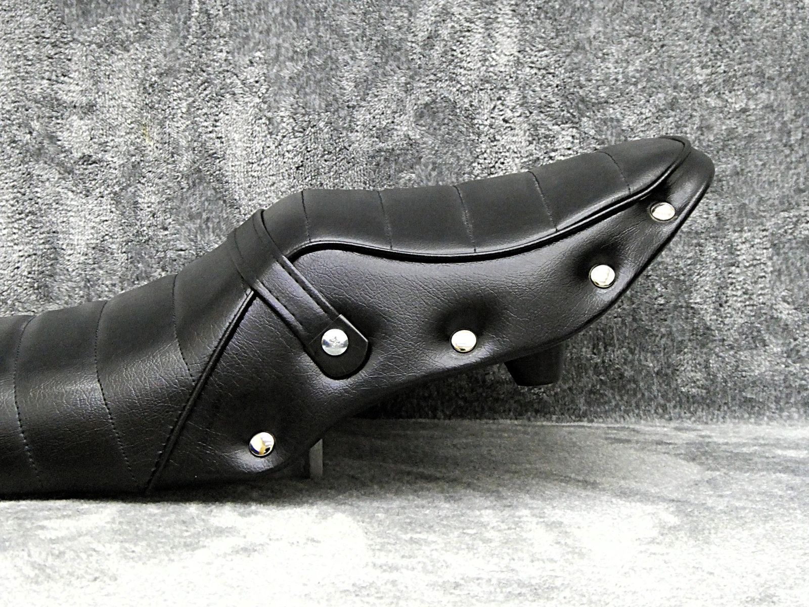 GSX400インパルス 前期 鋲打ち 黒皮 タックロールシート/ GK79A ～95年