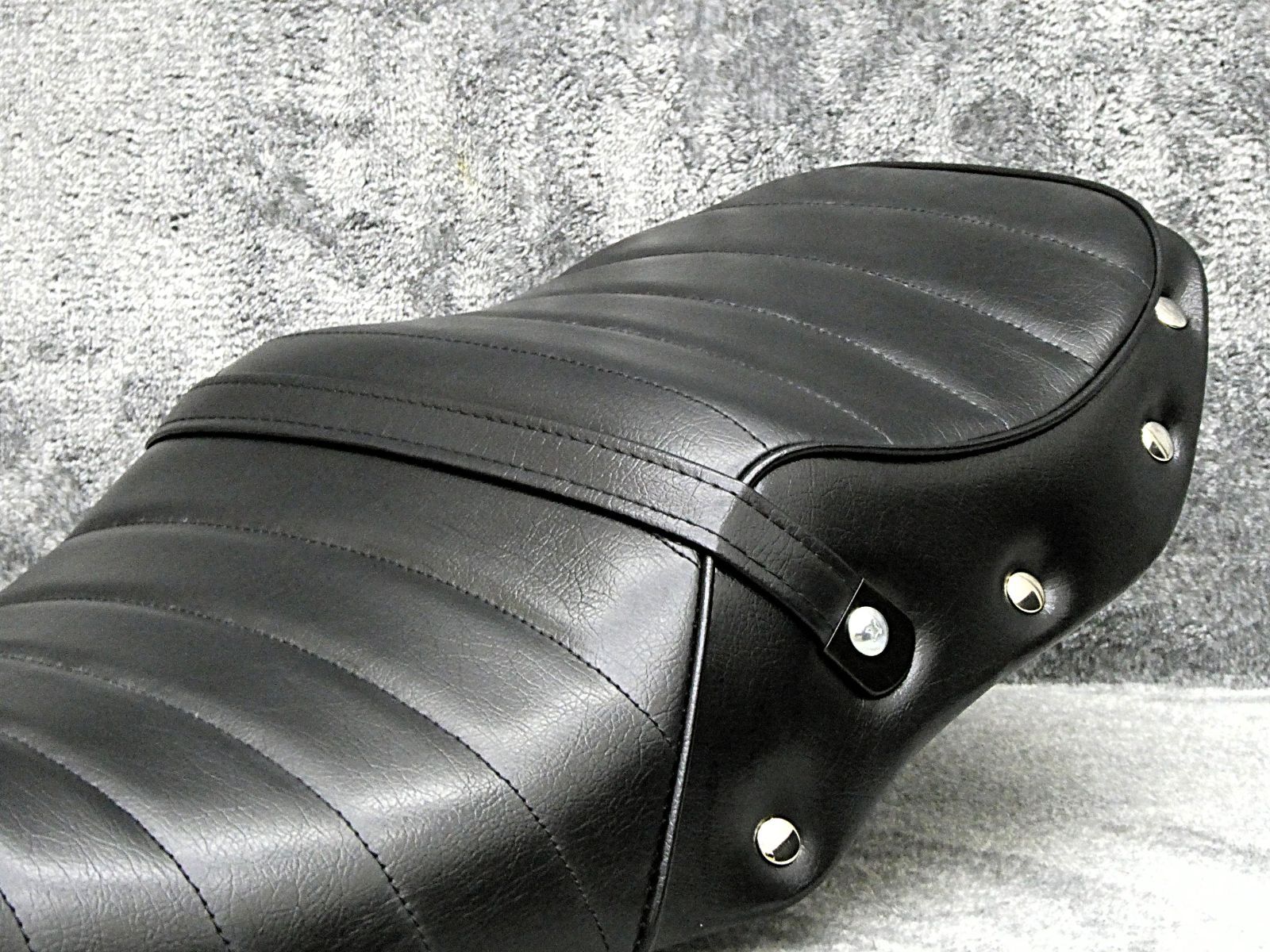 GSX400インパルス 前期 鋲打ち 黒皮 タックロールシート/ GK79A ～95年