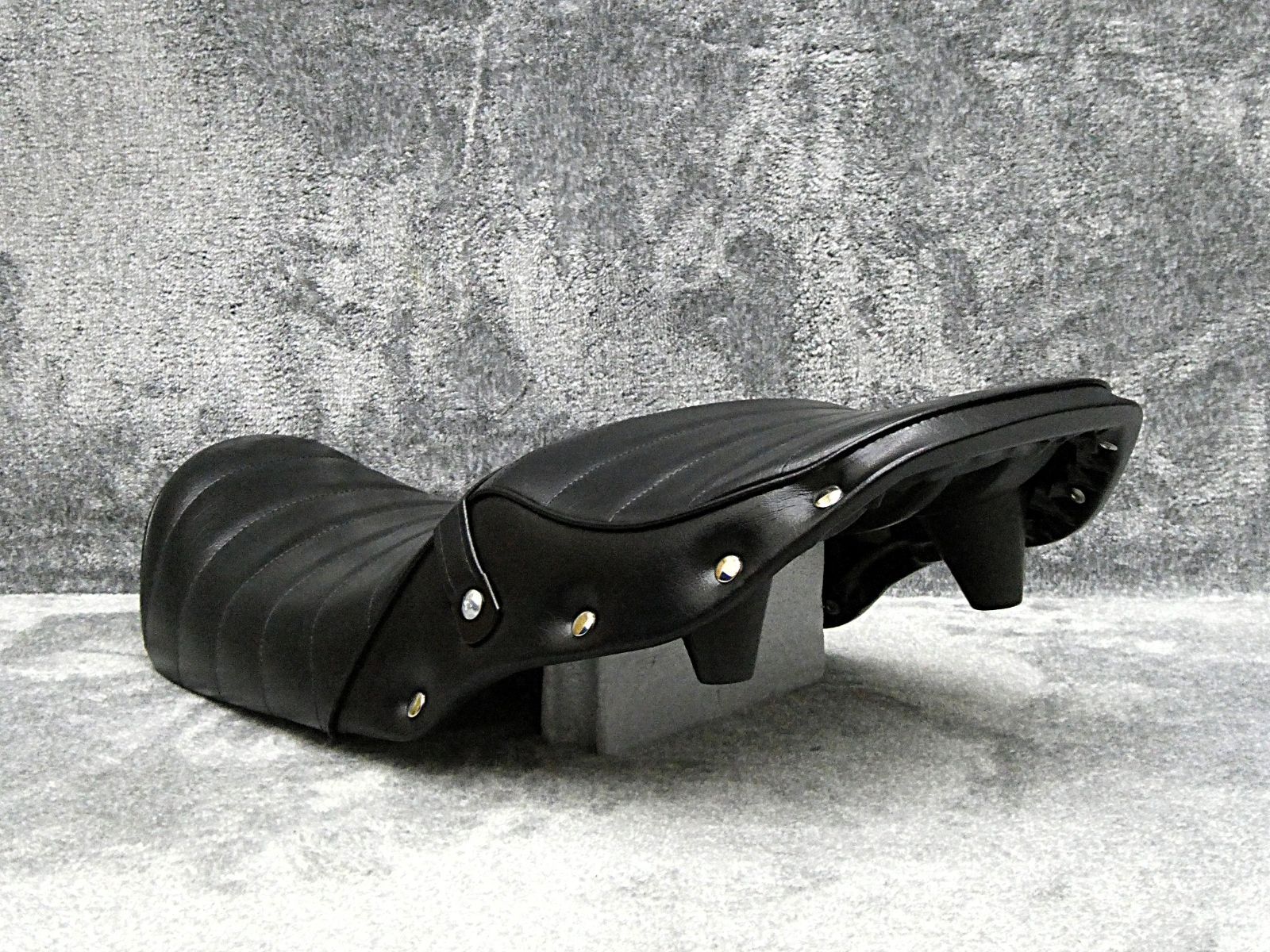 GSX400インパルス 前期 鋲打ち 黒皮 タックロールシート/ GK79A ～95年