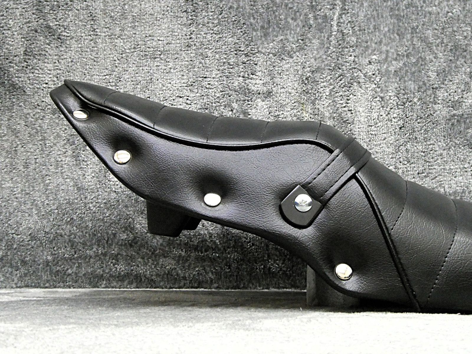 GSX400インパルス 前期 鋲打ち 黒皮 タックロールシート/ GK79A ～95年