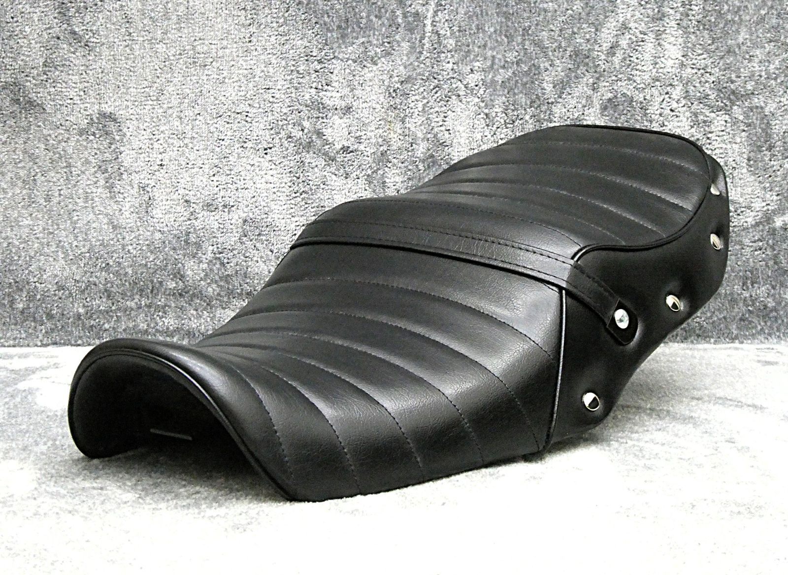 GSX400インパルス 前期 鋲打ち 黒皮 タックロールシート/ GK79A ～95年