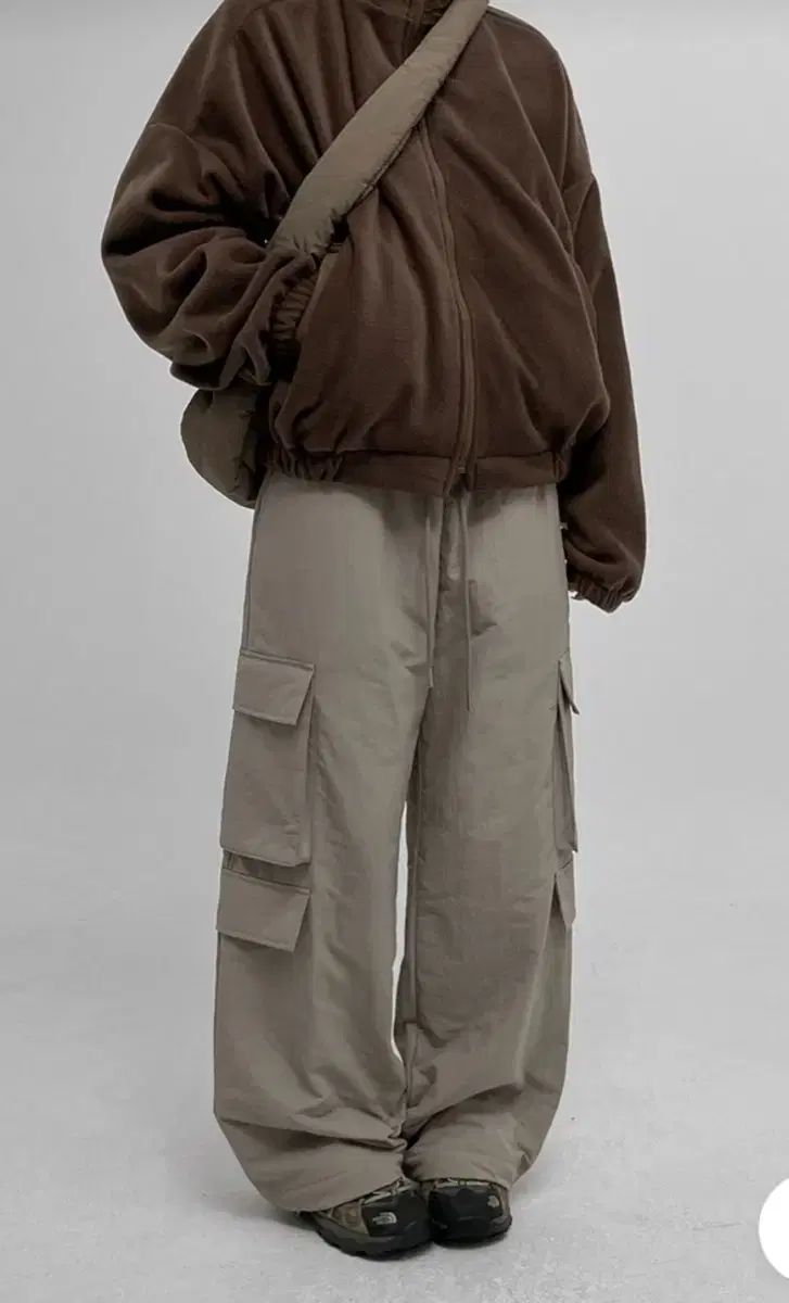BLACKUP ヌプシ ダウン カーゴパンツ