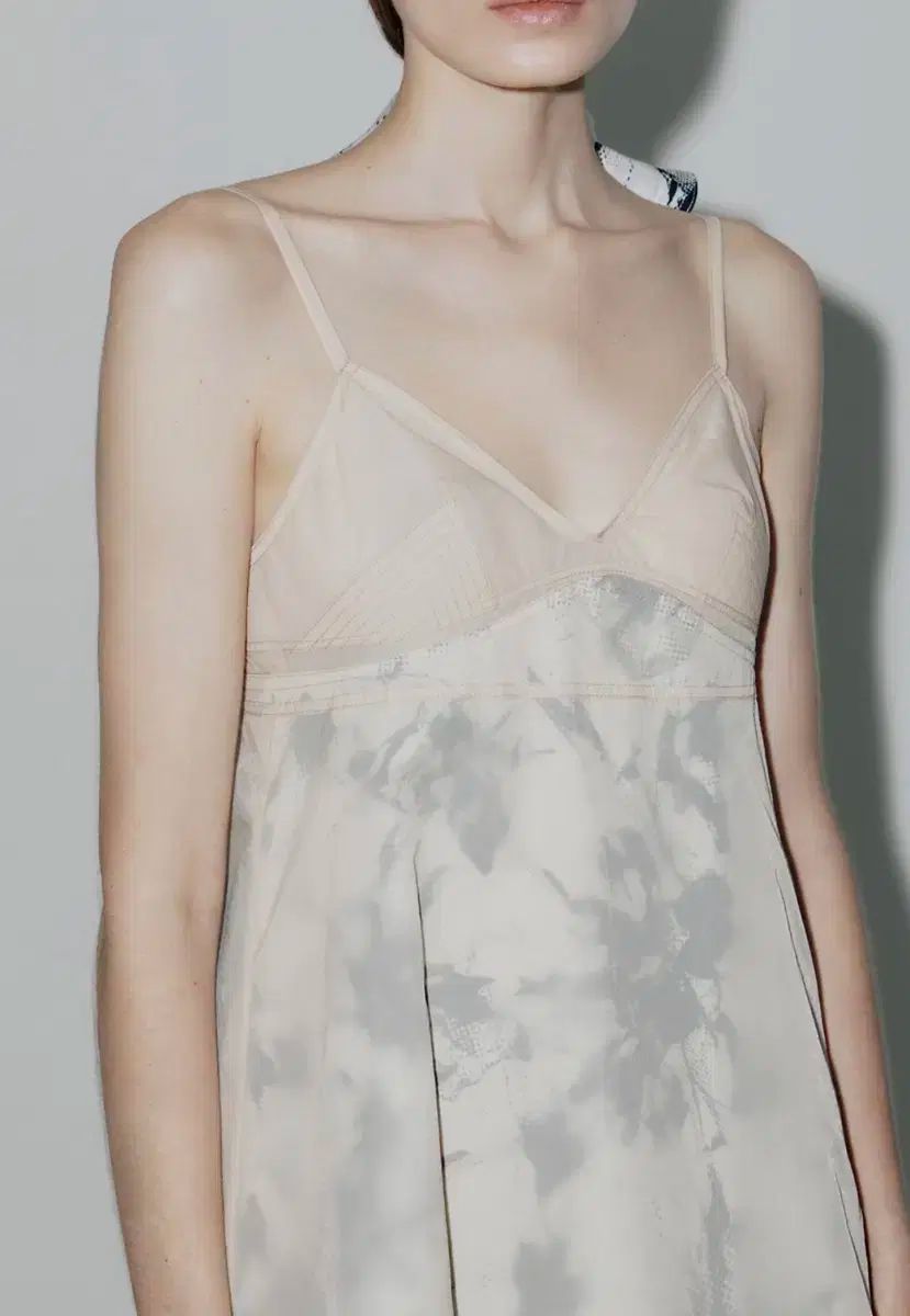 LOW CLASSIC ロウ クラシック シースルー スティッチ ONE PIECE - ライトベージュ