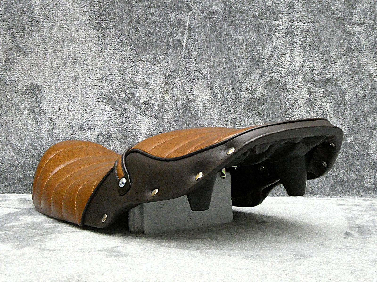 GSX400インパルス 前期 鋲打ち 茶ツートン タックロールシート