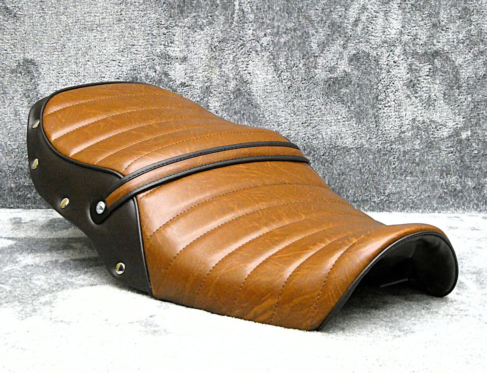 GSX400インパルス 前期 鋲打ち 茶ツートン タックロールシート