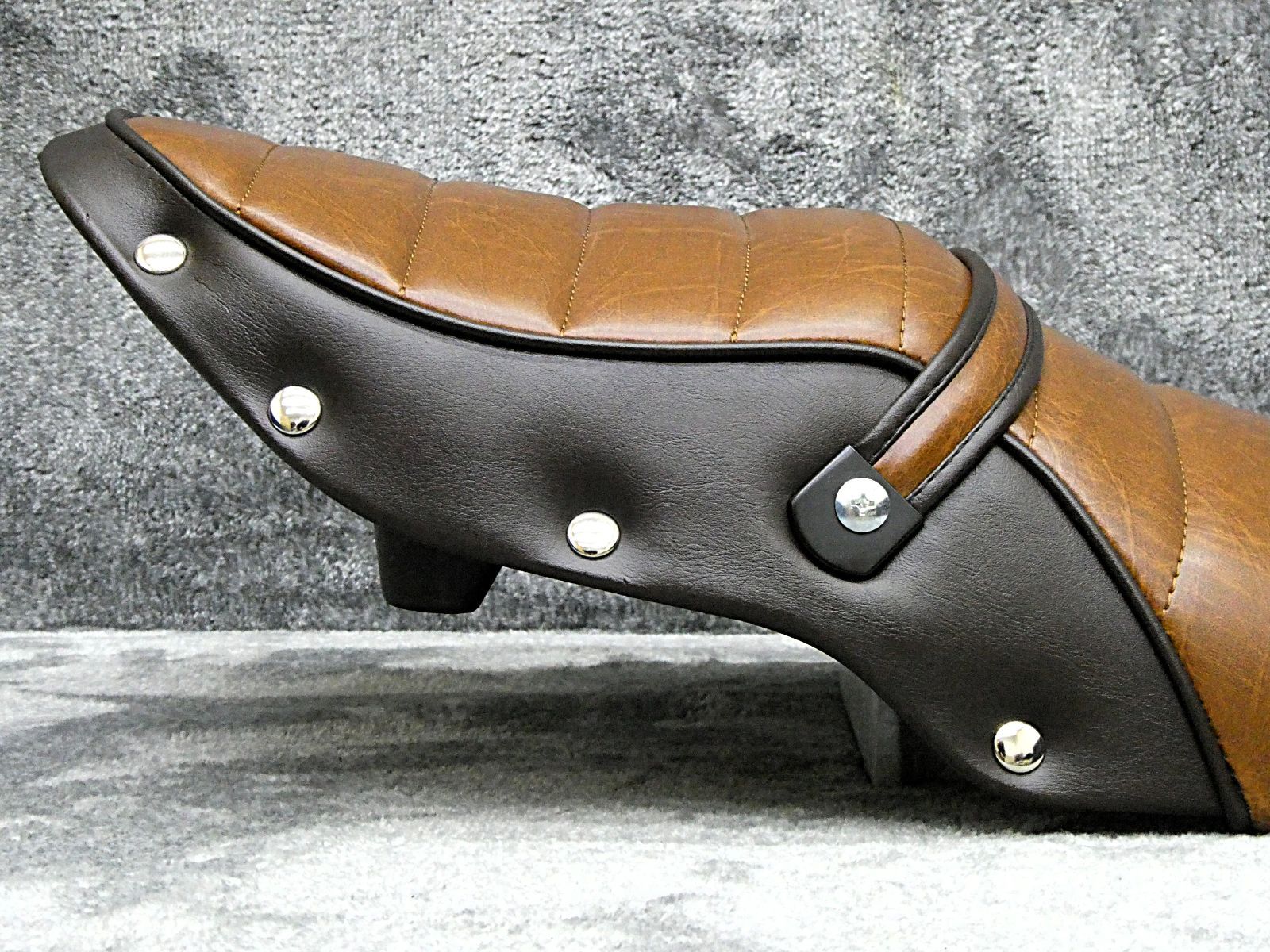 GSX400インパルス 前期 鋲打ち 茶ツートン タックロールシート